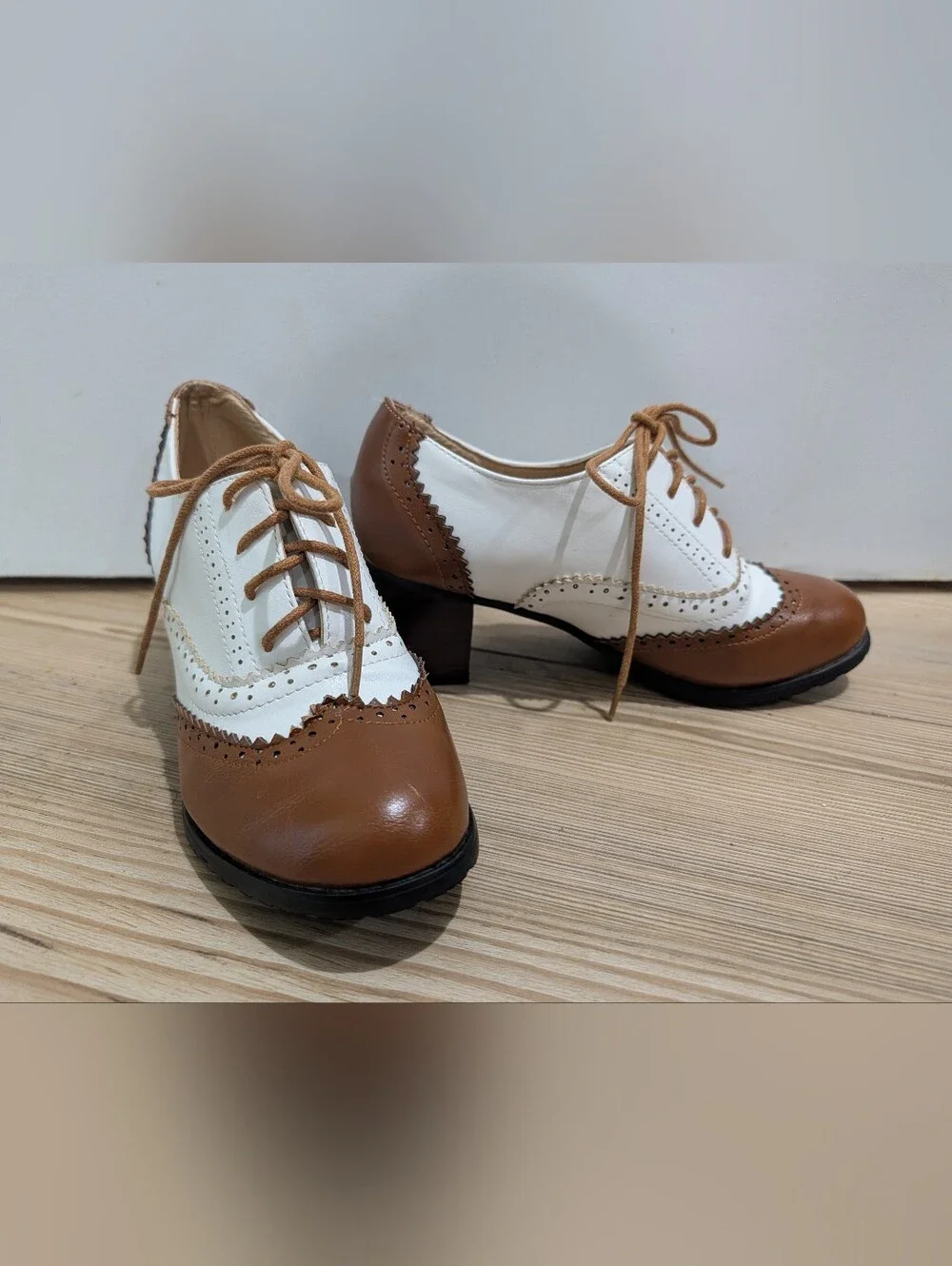 Vintage Style Brown & Cream Oxford Heels Size 6 Wingtip Brogue Academia